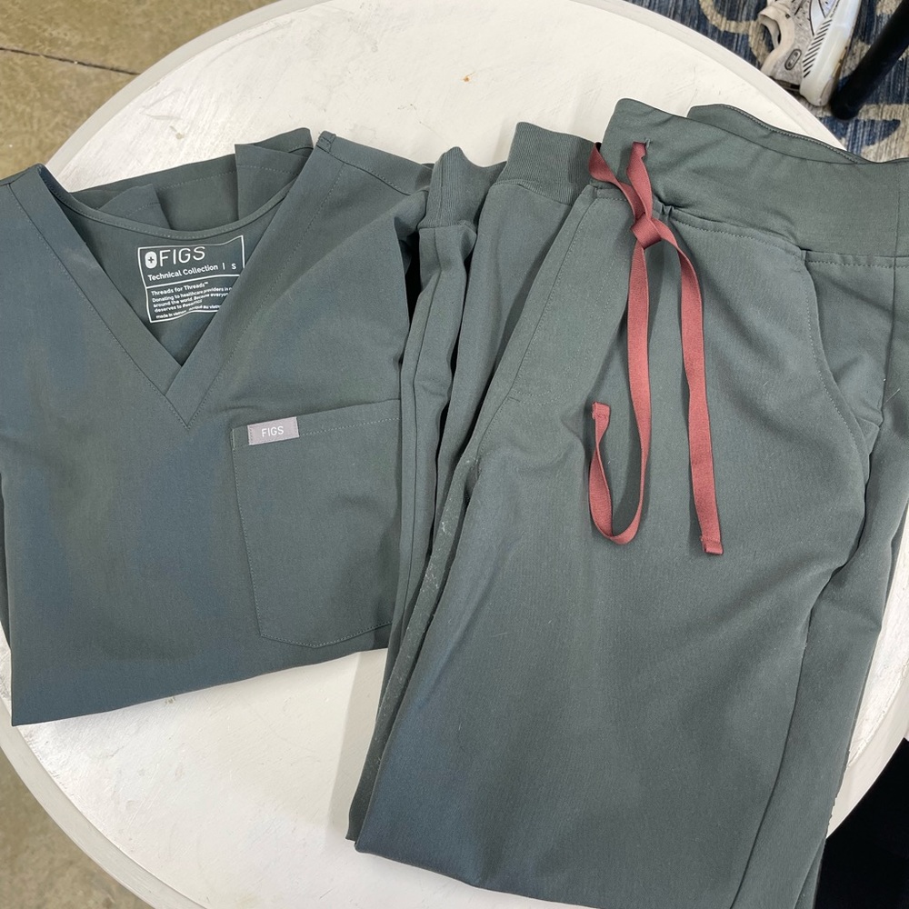 Figs scrub set